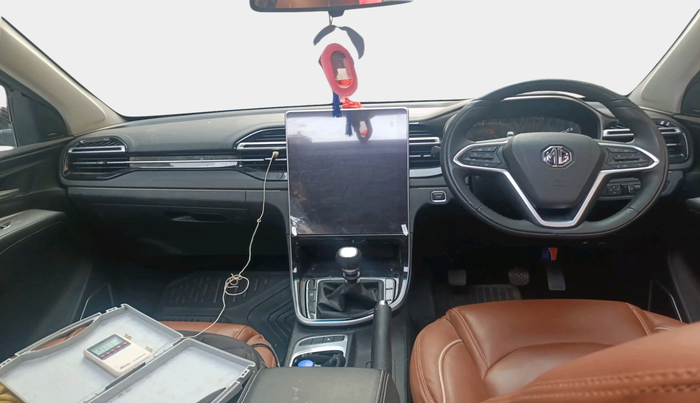 2024 MG HECTOR PLUS Select Pro 1.5 MT 7 STR, Petrol, Manual, 11,030 km, interior
