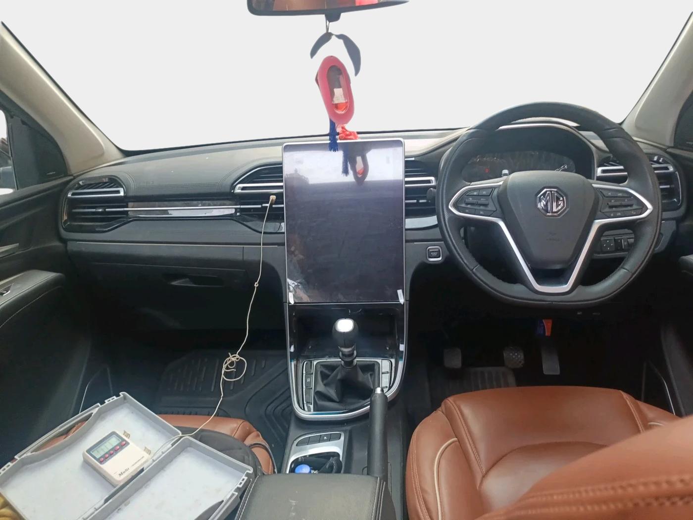 2024 MG HECTOR PLUS Select Pro 1.5 MT 7 STR, Petrol, Manual, 11,030 km, interior