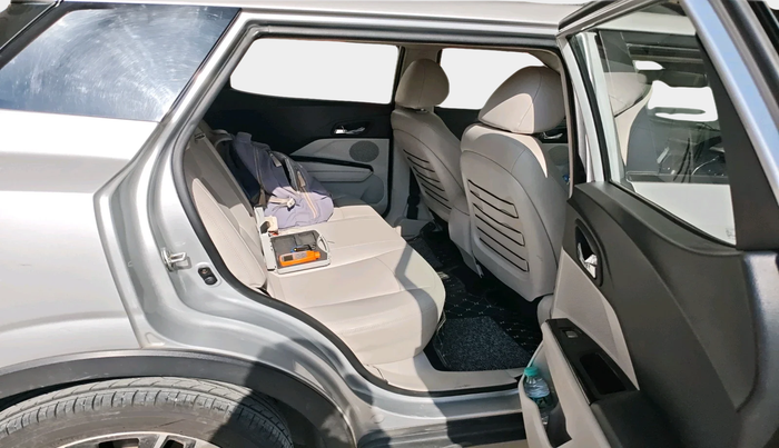 2021 Mahindra XUV300 W8 (O) 1.5 DIESEL, Diesel, Manual, 53,071 km, interior