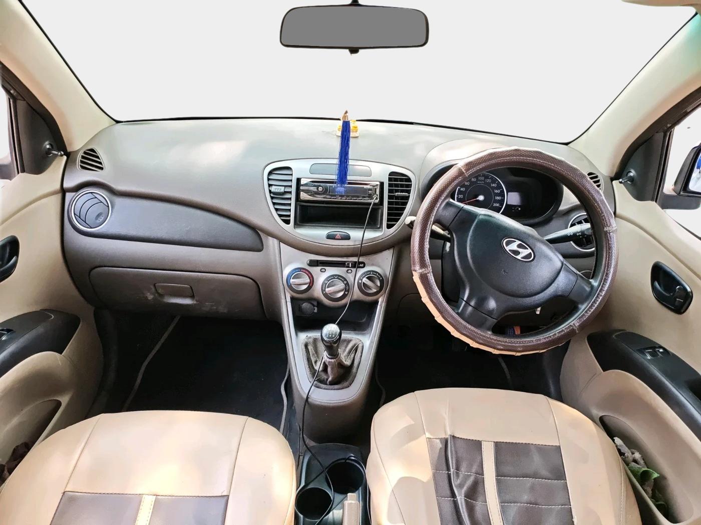 2011 Hyundai i10 ERA 1.1, CNG, Manual, 1,23,035 km, interior