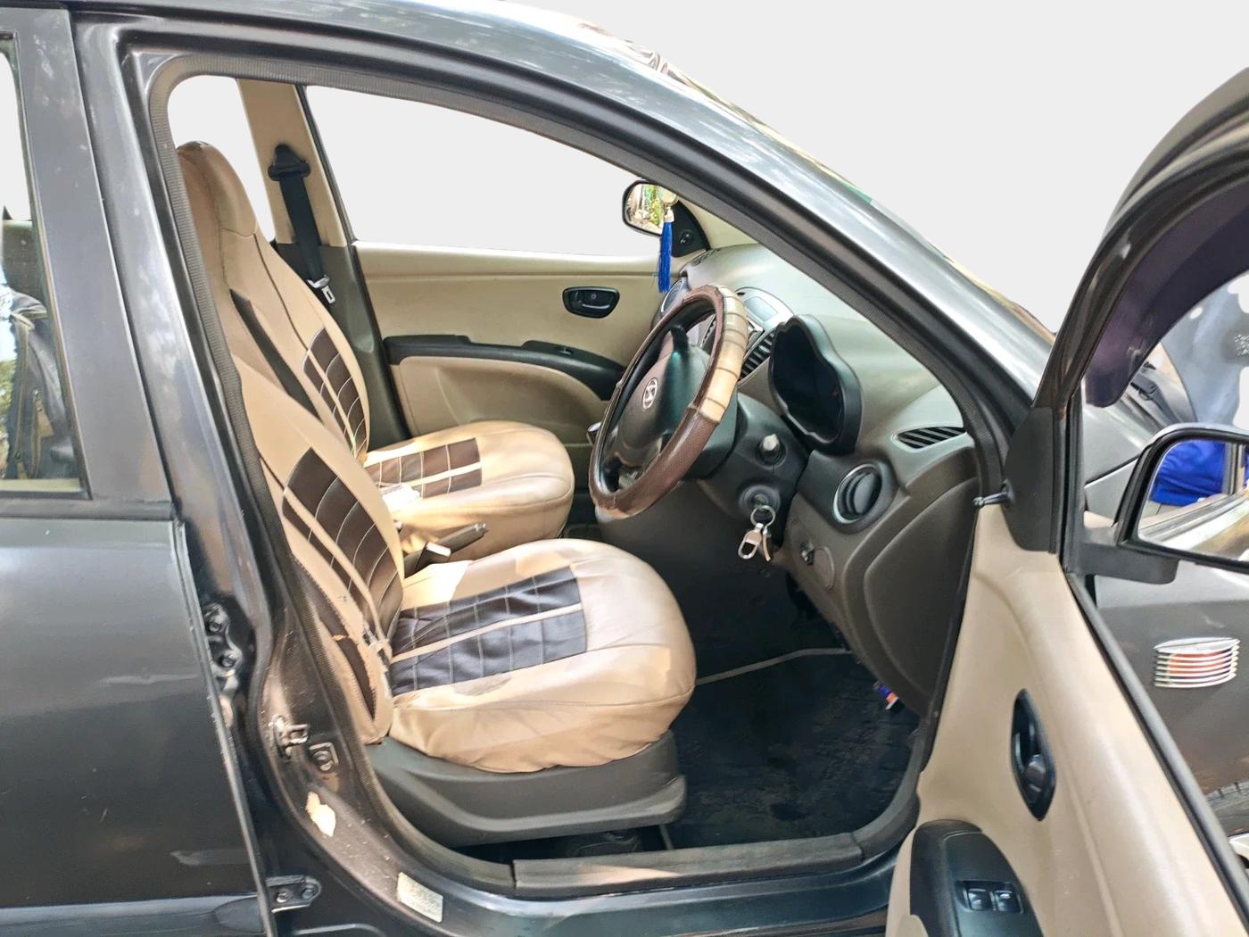 2011 Hyundai i10 ERA 1.1, CNG, Manual, 1,23,035 km, interior