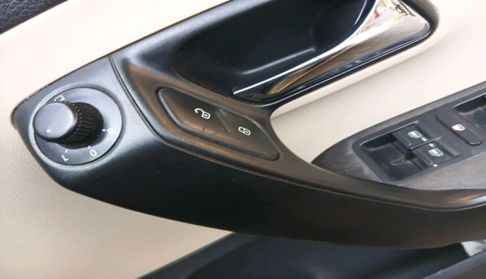 2017 Skoda Rapid AMBITION 1.6 MPI MT, Petrol, Manual, 75,349 km, interior