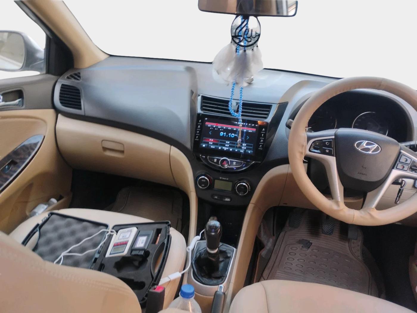 2011 Hyundai Verna FLUIDIC 1.6 VTVT EX, CNG, Manual, 1,00,178 km, interior