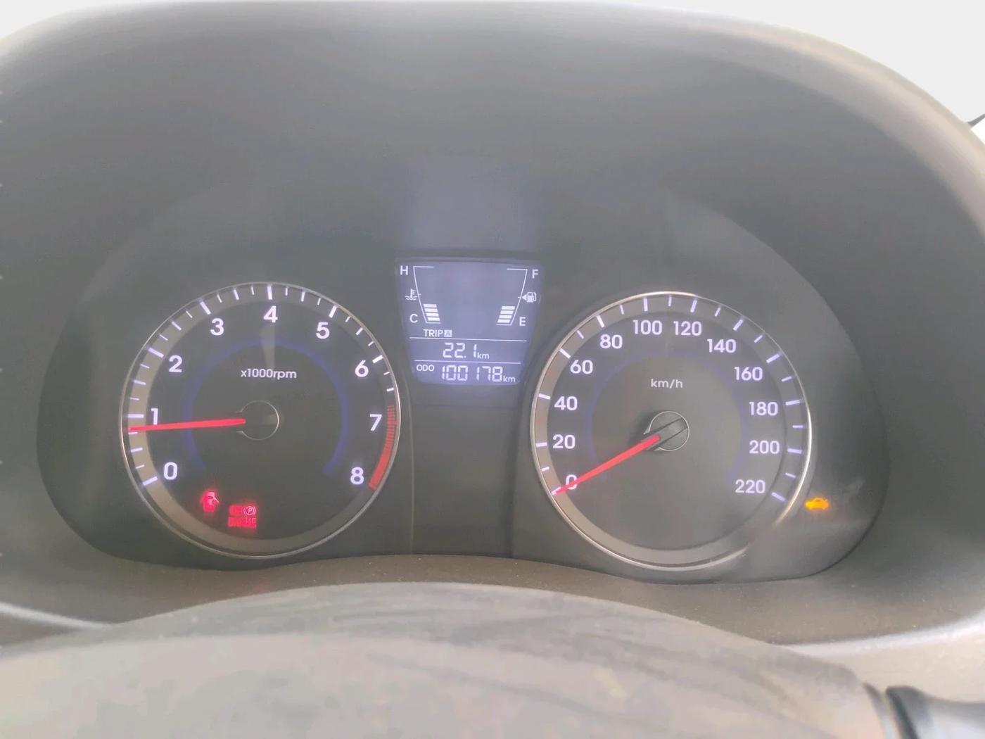 2011 Hyundai Verna FLUIDIC 1.6 VTVT EX, CNG, Manual, 1,00,178 km, interior