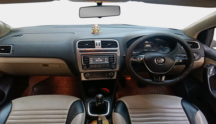 2014 Volkswagen Polo HIGHLINE1.5L, Diesel, Manual, 1,08,470 km, interior