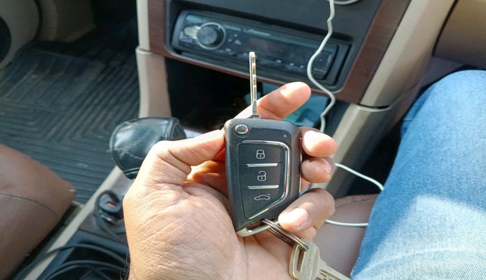 2012 Tata Safari Storme 2.2 VX 4X2, Diesel, Manual, 1,24,012 km, interior