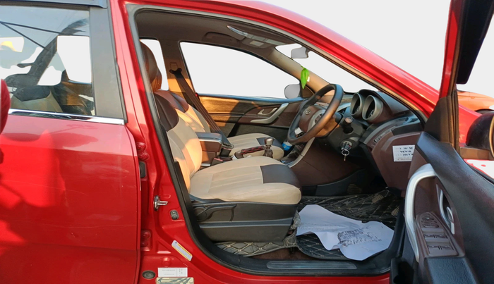 2013 Mahindra XUV500 W6, Diesel, Manual, 1,00,819 km, interior