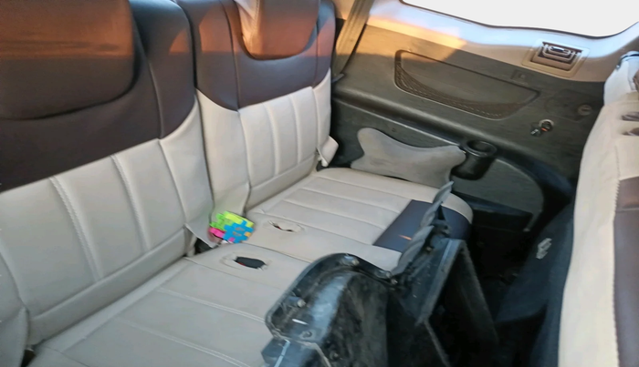 2013 Mahindra XUV500 W6, Diesel, Manual, 1,00,819 km, interior