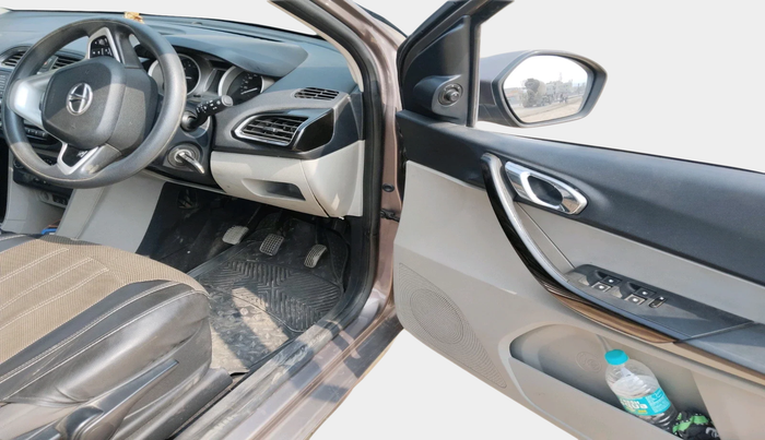 2016 Tata Tiago XZ PETROL, Petrol, Manual, 54,457 km, interior