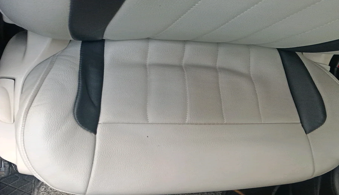 2011 Volkswagen Polo HIGHLINE 1.6L, Petrol, Manual, 1,02,183 km, interior