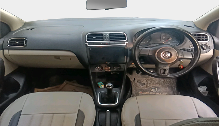 2011 Volkswagen Polo HIGHLINE 1.6L, Petrol, Manual, 1,02,183 km, interior