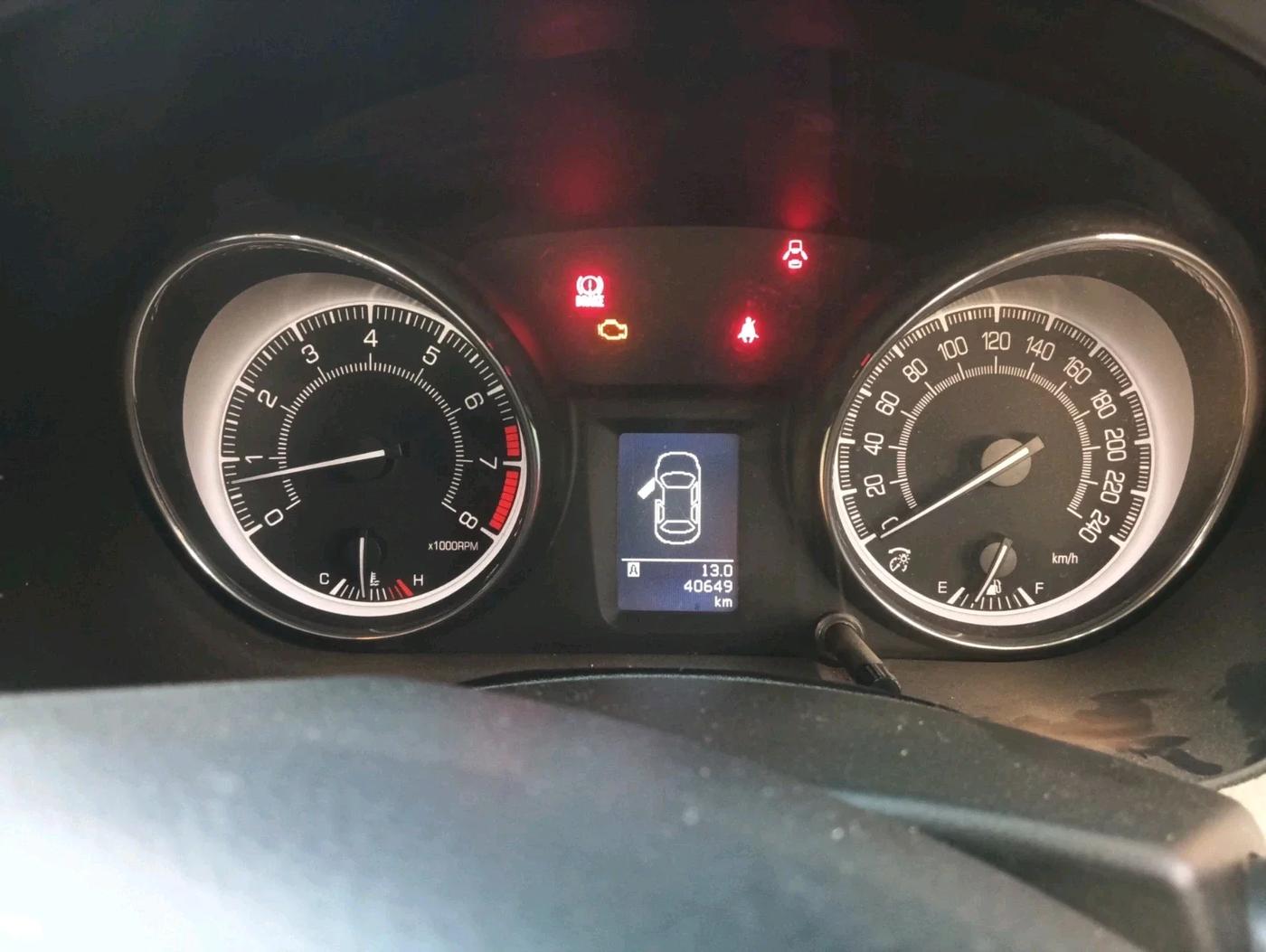 2011 Maruti Kizashi 2.4L MT, CNG, Manual, 40,649 km, interior