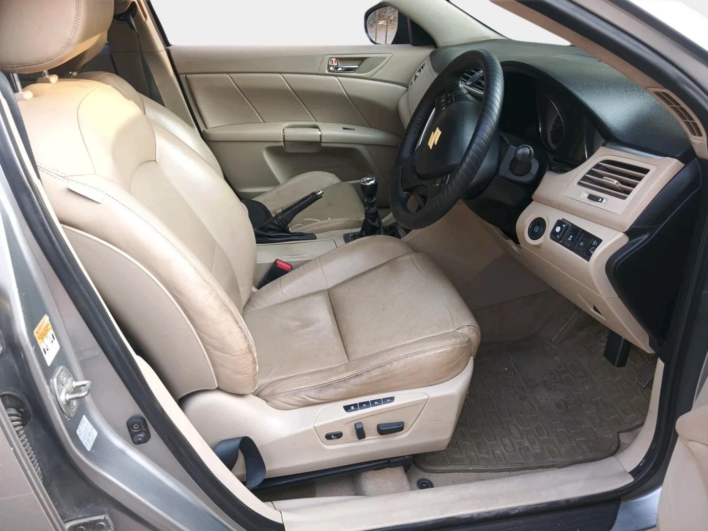 2011 Maruti Kizashi 2.4L MT, CNG, Manual, 40,649 km, interior