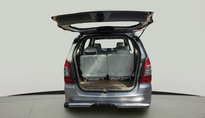 2013 Toyota Innova 2.5 GX 8 STR, Diesel, Manual, 2,33,461 km, exterior