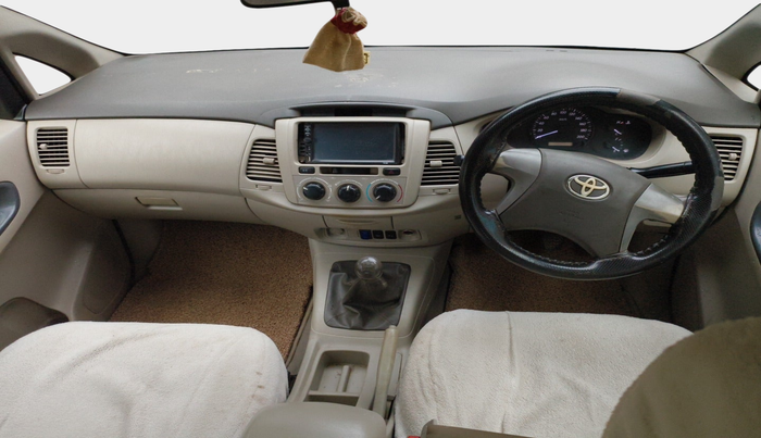 2013 Toyota Innova 2.5 GX 8 STR, Diesel, Manual, 2,33,461 km, interior