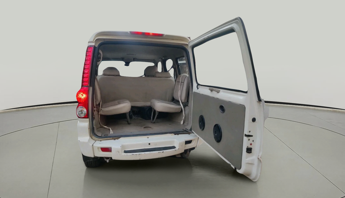 2010 Mahindra Scorpio VLX 2WD, Diesel, Manual, 27,632 km, exterior