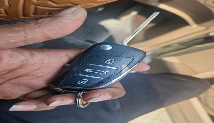 2012 Mahindra XUV500 W6, Diesel, Manual, 1,40,905 km, interior