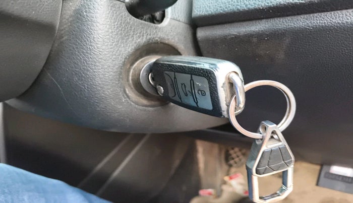 2017 Volkswagen Ameo COMFORTLINE 1.2L, Petrol, Manual, 1,05,831 km, interior