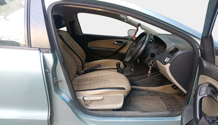 2010 Volkswagen Polo HIGHLINE 1.6L, Petrol, Manual, 1,32,889 km, interior