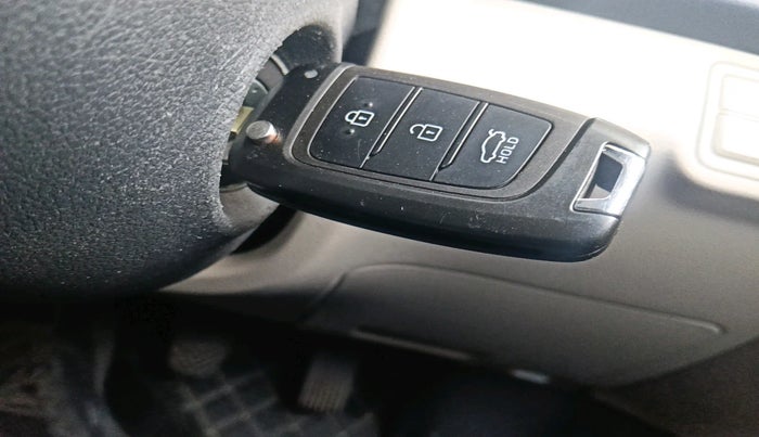 2022 Hyundai Verna S PLUS 1.5 CRDI, Diesel, Manual, 1,00,282 km, interior