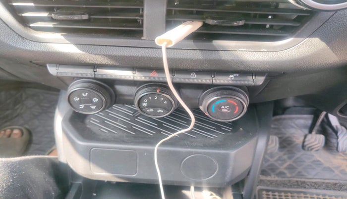 2024 Renault Kiger RXL MT, Petrol, Manual, 22,912 km, interior