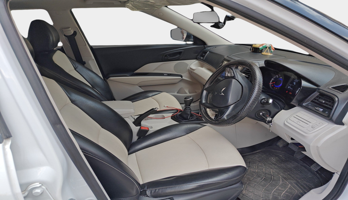 2023 Mahindra XUV300 W4 1.5 DIESEL, Diesel, Manual, 37,540 km, interior