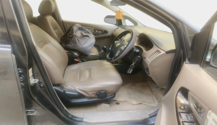 2015 Toyota Innova 2.5 VX 8 STR, Diesel, Manual, 1,12,442 km, interior