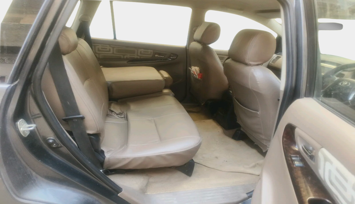 2015 Toyota Innova 2.5 VX 8 STR, Diesel, Manual, 1,12,442 km, interior