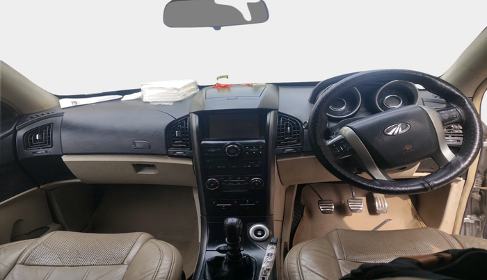 2015 Mahindra XUV500 W10, Diesel, Manual, 1,16,714 km, interior