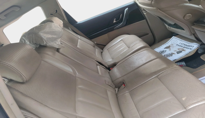 2015 Mahindra XUV500 W10, Diesel, Manual, 1,16,714 km, interior