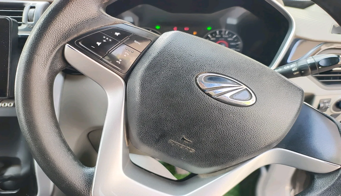 2016 Mahindra Kuv100 K8 D 6 STR, Diesel, Manual, 84,802 km, interior