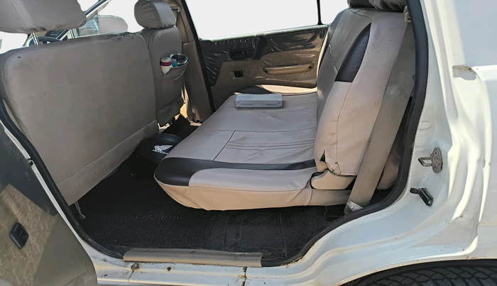 2017 Chevrolet Tavera NEO 3 LS 10 STR BS III, Diesel, Manual, 83,651 km, interior