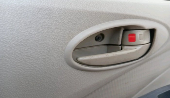 2014 Toyota Etios Liva G, Petrol, Manual, 1,25,443 km, interior