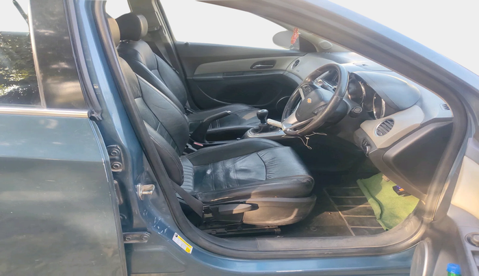 2011 Chevrolet Cruze LTZ, Diesel, Manual, 1,29,077 km, interior