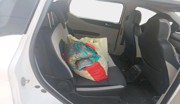 2021 Renault TRIBER RXZ AMT, Petrol, Automatic, 46,429 km, interior