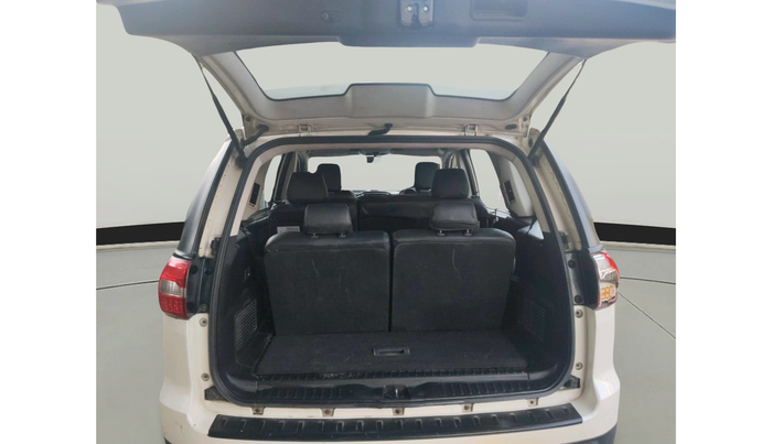 2017 Tata Hexa XE 4X2 7 STR, Diesel, Manual, 1,52,663 km, exterior