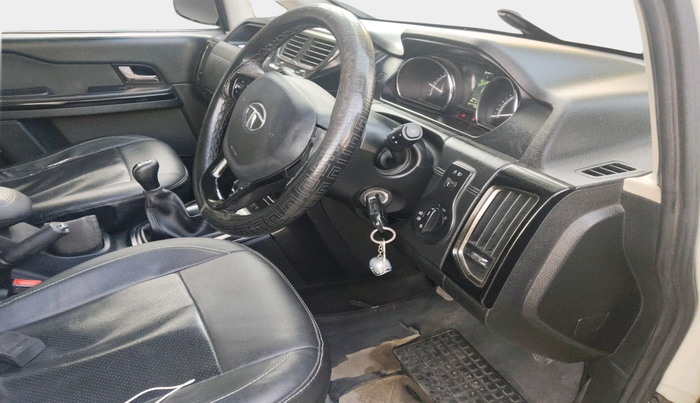 2017 Tata Hexa XE 4X2 7 STR, Diesel, Manual, 1,52,663 km, interior