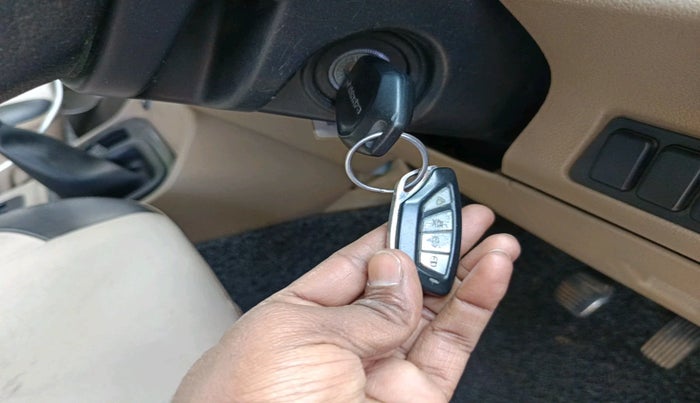 2019 Mahindra TUV300 T4 PLUS, Diesel, Manual, 55,040 km, interior