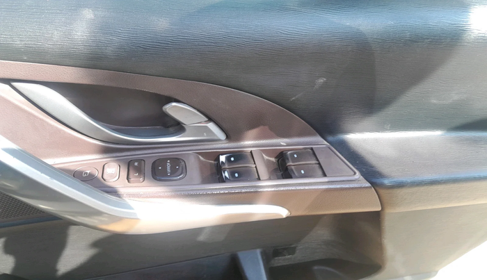 2014 Mahindra XUV500 W8, Diesel, Manual, 86,813 km, interior