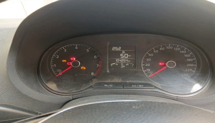 2015 Volkswagen Polo HIGHLINE1.2L, Petrol, Manual, 1,04,254 km, interior
