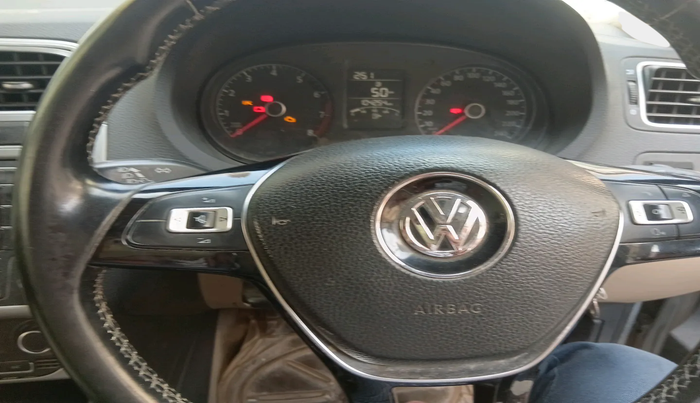 2015 Volkswagen Polo HIGHLINE1.2L, Petrol, Manual, 1,04,254 km, interior