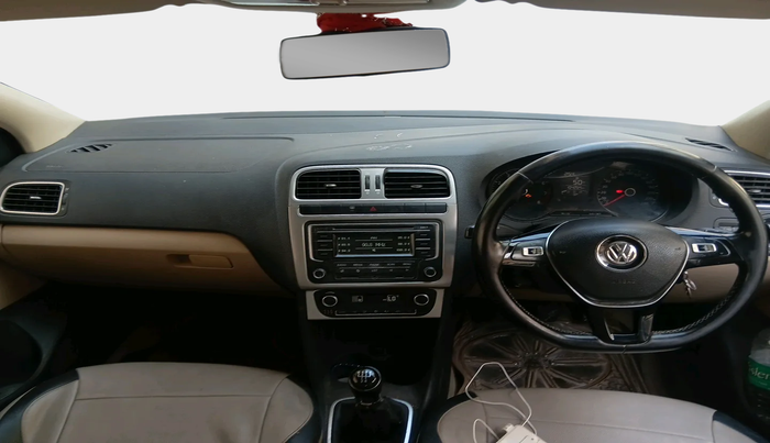 2015 Volkswagen Polo HIGHLINE1.2L, Petrol, Manual, 1,04,254 km, interior