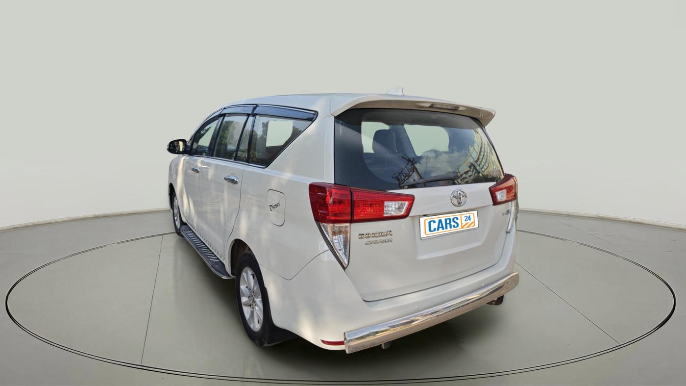 2017 Toyota Innova Crysta 2.4 VX 8 STR, Diesel, Manual, 1,41,454 km, exterior