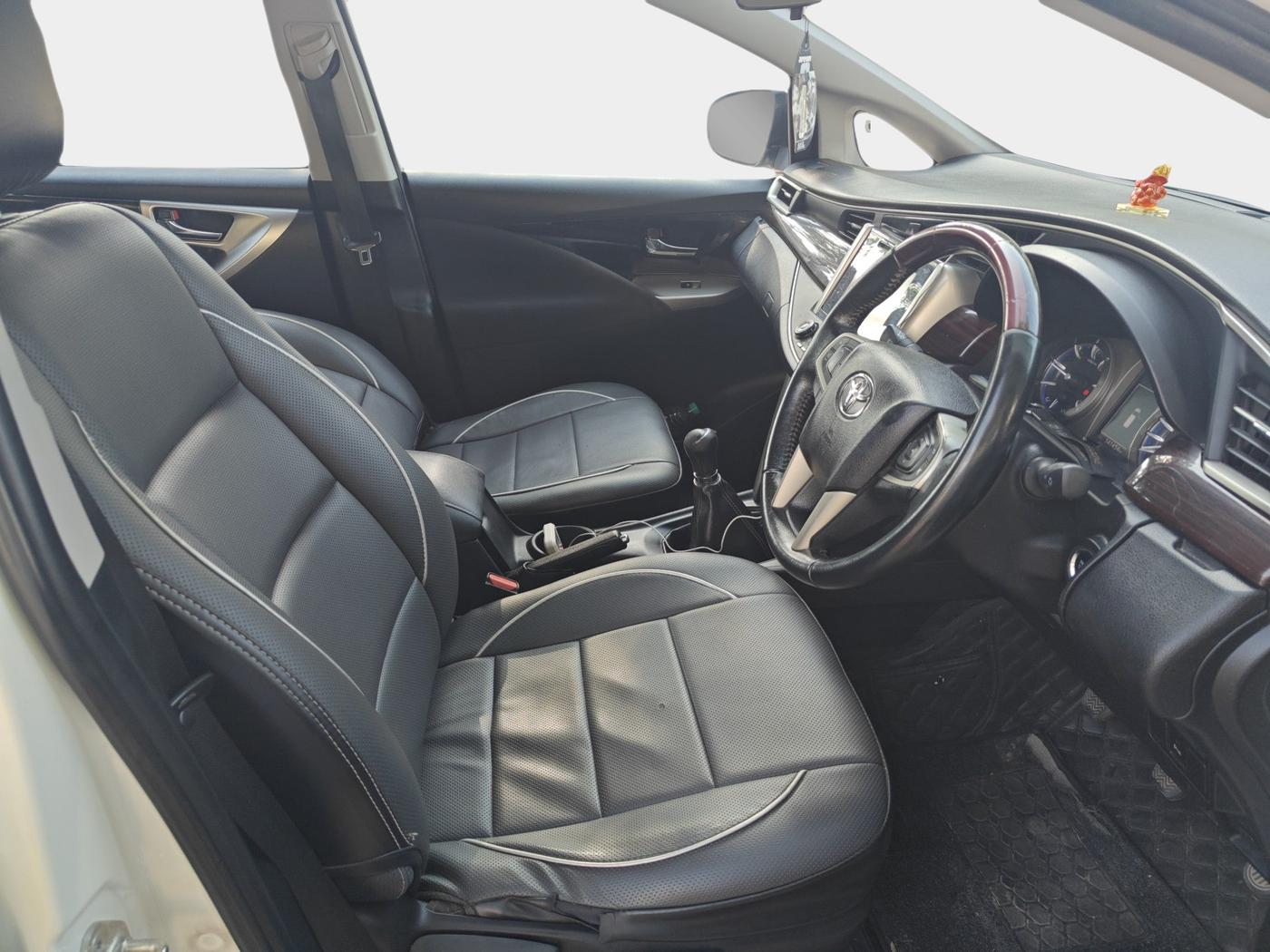 2017 Toyota Innova Crysta 2.4 VX 8 STR, Diesel, Manual, 1,41,454 km, interior