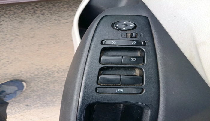 2022 Hyundai AURA S 1.2 CNG, Petrol, Manual, 1,33,939 km, interior