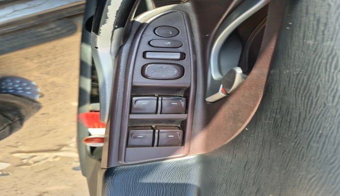 2013 Mahindra XUV500 W8, Diesel, Manual, 97,091 km, interior