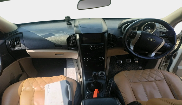 2016 Mahindra XUV500 W10, Diesel, Manual, 97,428 km, interior