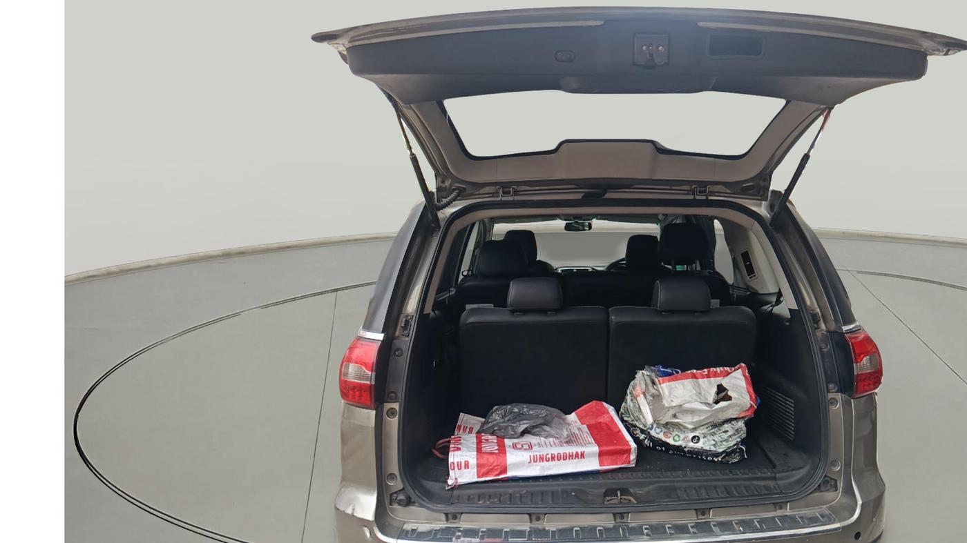 2017 Tata Hexa XTA 4X2 7 STR, Diesel, Automatic, 1,35,974 km, exterior