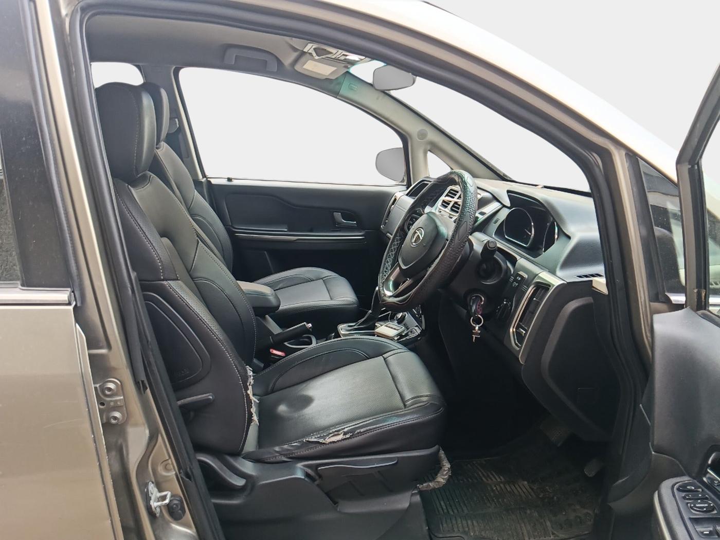 2017 Tata Hexa XTA 4X2 7 STR, Diesel, Automatic, 1,35,974 km, interior