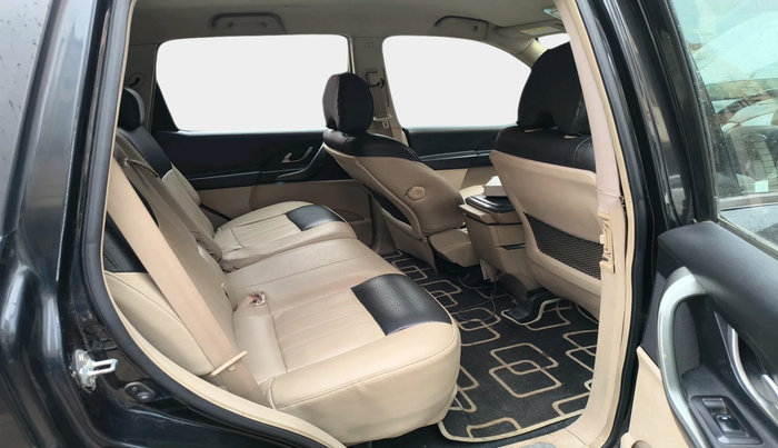 2017 Mahindra XUV500 W6, Diesel, Manual, 94,093 km, interior